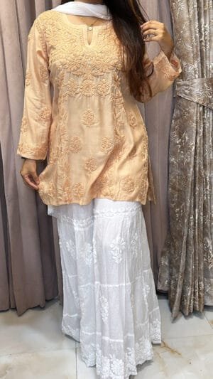 Nude Pure muslin 3D short top